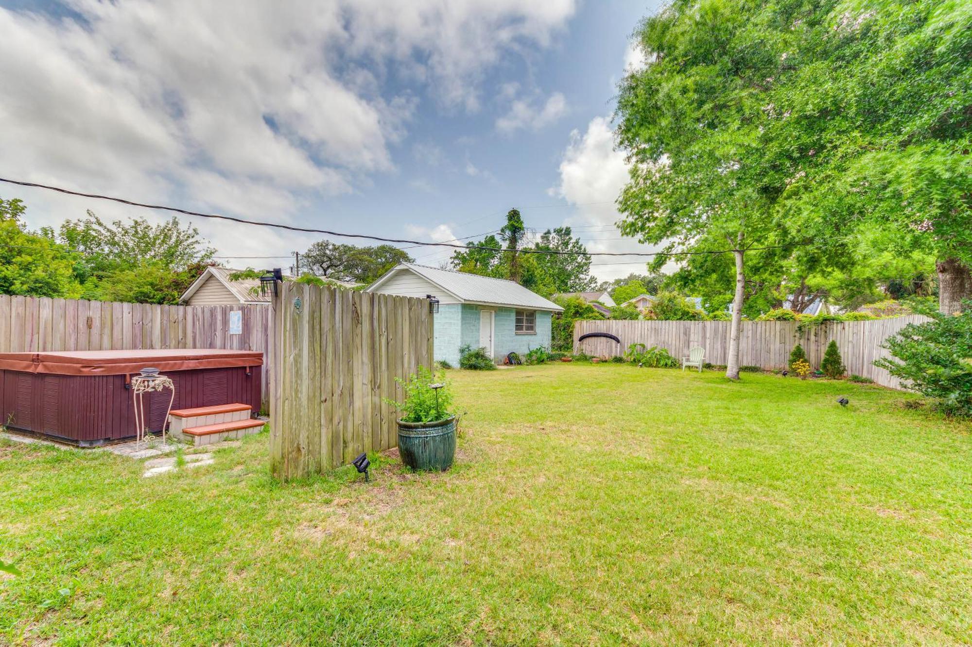 Pensacola Home With Private Spa Walk To Beach! Exterior photo